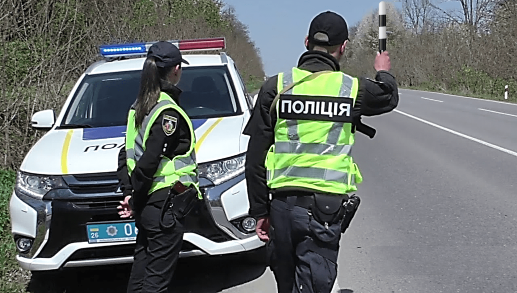 В Украине полицейским запретили останавливать автомобили украинцев -  Автотема